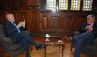 Reunión protocolar entre el Presidente de Puerto Valparaíso y el Alcalde de la Comuna.