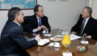 Puerto de Arica explica a autoridades portuarias bolivianas medidas adoptadas para enfrentar marejadas y acuerdan agenda de trabajo conjunto.