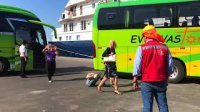 Crucero que atravesó el Pacífico arribó al puerto de Talcahuano para embarcar pasajeros. Crucero que atravesó el Pacífico arribó al puerto de Talcahuano para embarcar pasajeros.