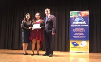 Comlog reconoce a estudiante que hizo practica en empresa asociada Comlog reconoce a estudiante que hizo practica en empresa asociada