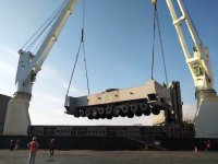 ATI descargó con éxito su nueva grúa Gottwald