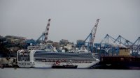 Crucero Sapphire Princess que no pudo recalar en San Antonio debido a las marejadas fue atendido en el puerto de Valparaíso.