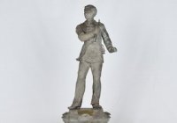 Donan estatuilla del almirante Carlos Condell de la Haza al Museo Marítimo Nacional