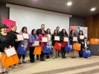EN DP World, terminal de Lirquén Certifican a 58 mujeres del Programa jefas de Hogar de Penco en Marketing Digital y Chocolatería