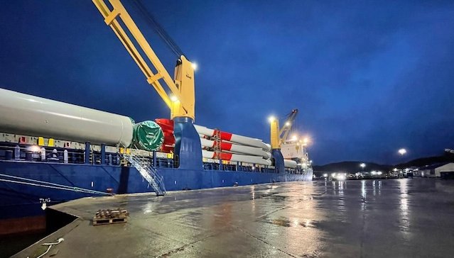 Aerogeneradores arriban a Emporcha para proyecto eólico Alto Baguales