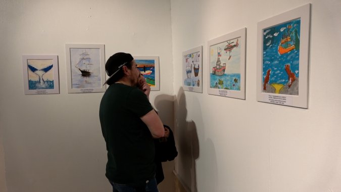 Ganadores del concurso de pintura y fotografía infantil de la Liga Marítima exponen su obras en el Museo de Bellas Artes.