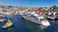 Nave para expediciones de lujo abre la temporada de cruceros en Puerto Valparaíso