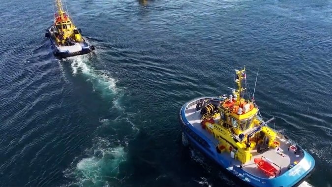 Primer remolcador 100% eléctrico de Latinoamérica y descarga de aerogeneradores en Balance 2025 de Puerto Chacabuco.