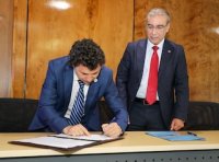 EPV y Chilquinta firman alianza estratégica para impulsar la reconversión eléctrica del puerto de Valparaíso