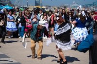 Puerto San Antonio inició la celebración de Fiestas Patrias con una masiva jornada folclórica en el Paseo Bellamar